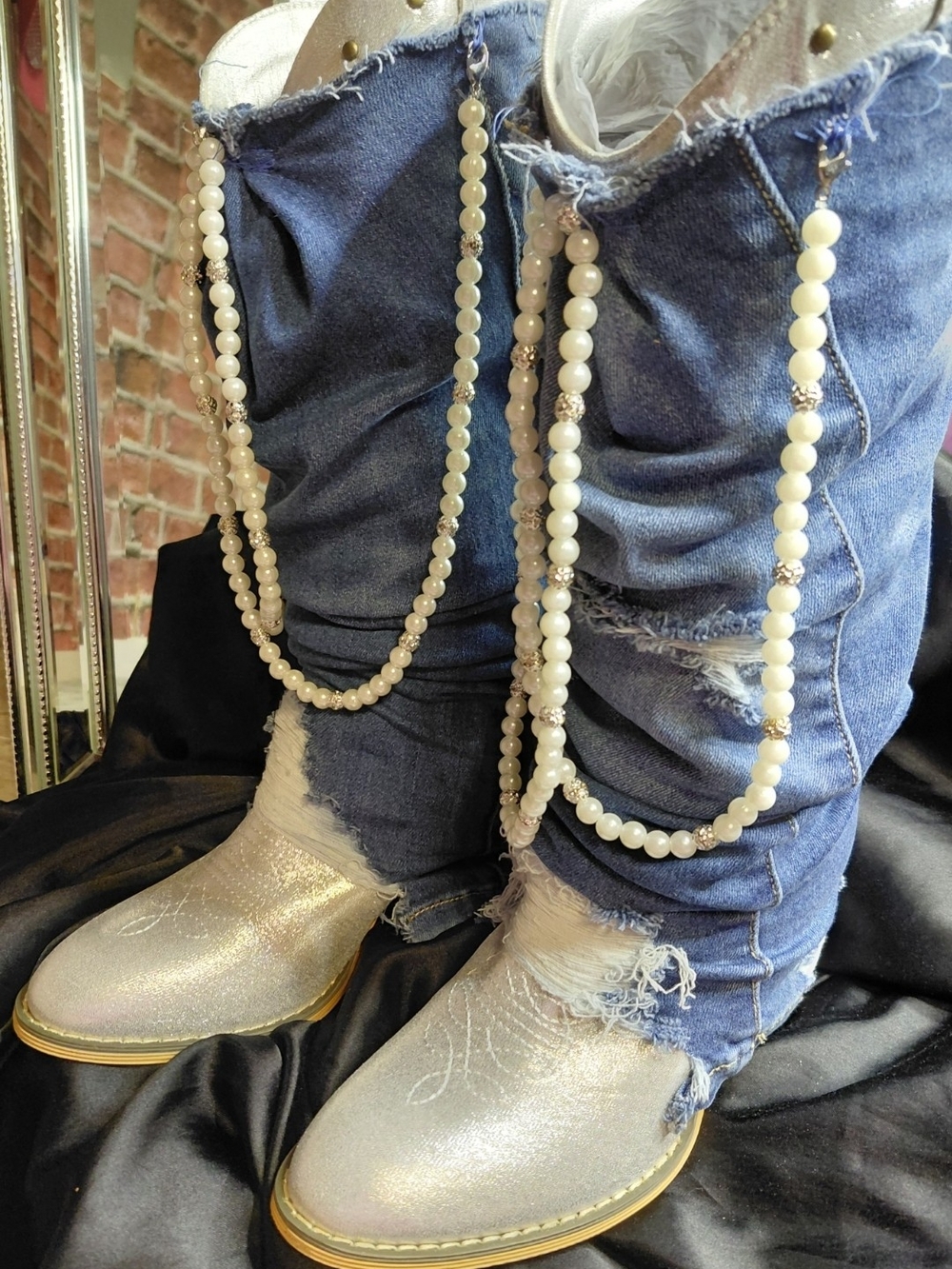 BOOTS & WRAPS